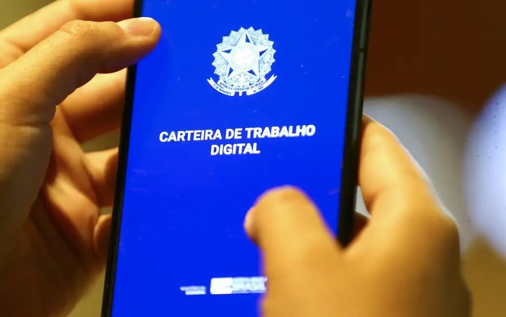 Brasileiros preferem bons salários e estabilidade do que home office e jornada reduzida, aponta CNI