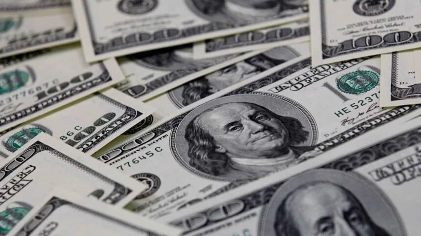 Dólar fecha o último pregão aos R$ 5,13, após queda de 0,07%