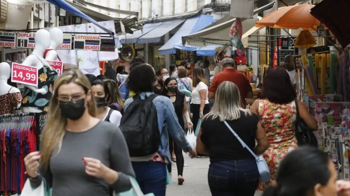 FGV: Confiança do consumidor recua pelo terceiro mês consecutivo em julho