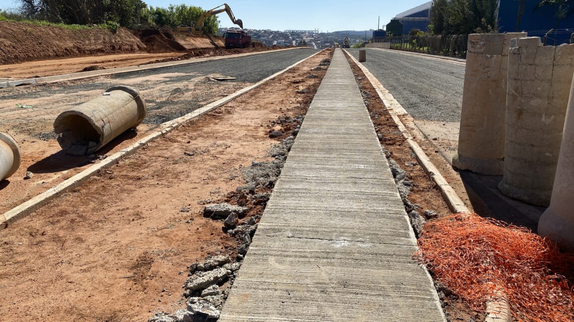 Ciclovia é construída no trecho de prolongamento da avenida Panaíno sentido Jd. Nova Europa