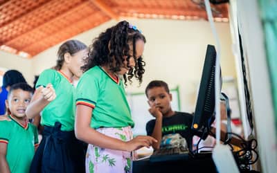 Internet chega a 11 mil escolas públicas de São Paulo