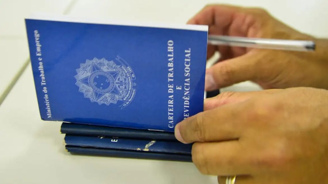 Mais da metade dos brasileiros vê dificuldade em conseguir emprego no Brasil, segundo FGV IBRE