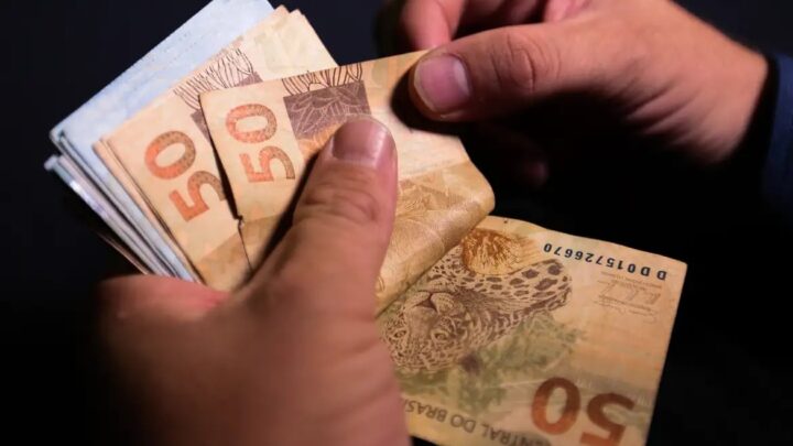 Reajuste do mínimo em 2026 custará R$ 4,28 bilhões aos municípios