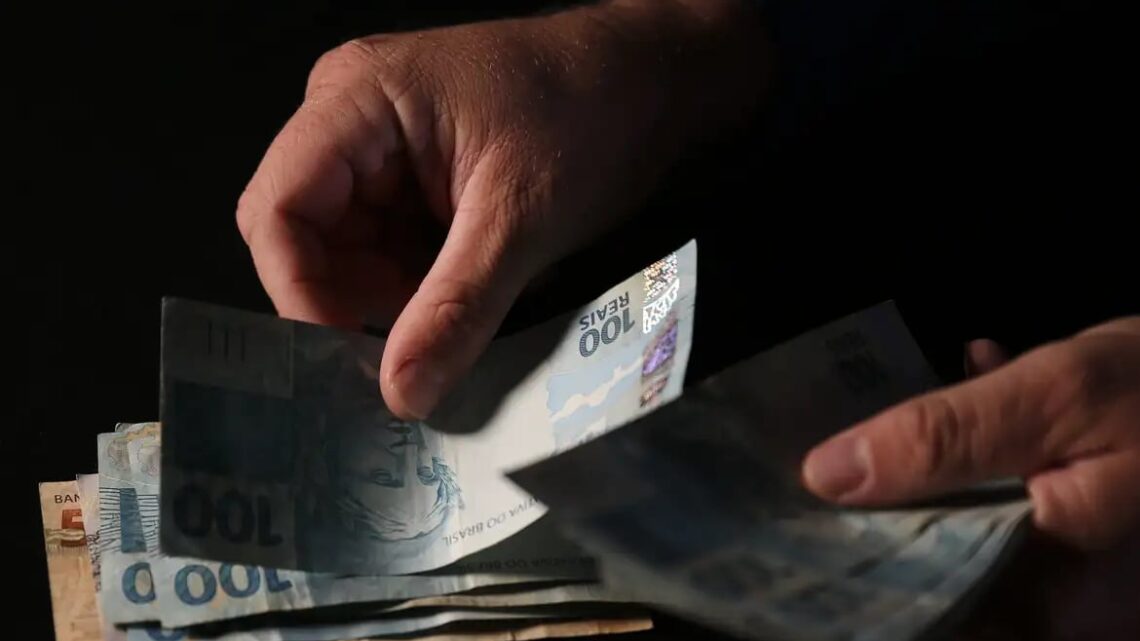 Redução da jornada de trabalho pode custar R$ 48,4 bilhões aos municípios brasileiros