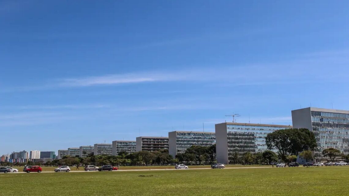 Senado aprova reestruturação de carreiras federais com mais de 24 mil novos cargos