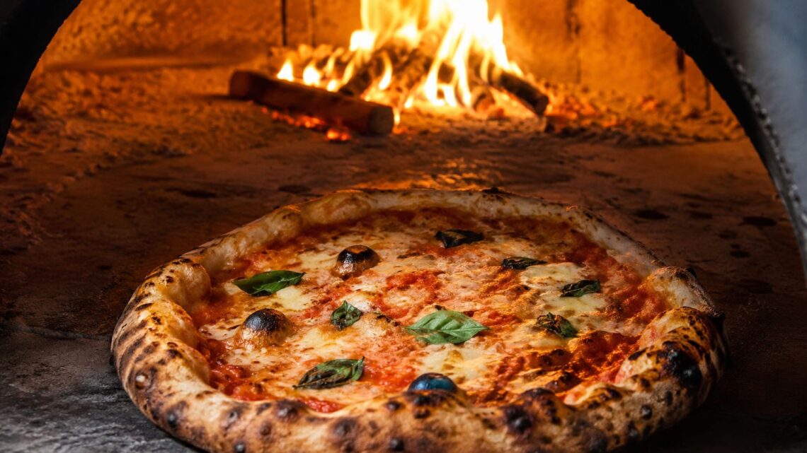 Dia da Pizza: Chef e engenheiro químico ensina técnicas científicas para a massa perfeita em receita de fermentação rápida