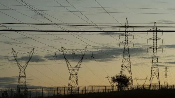 Energia solar e baterias impulsionam a economia industrial