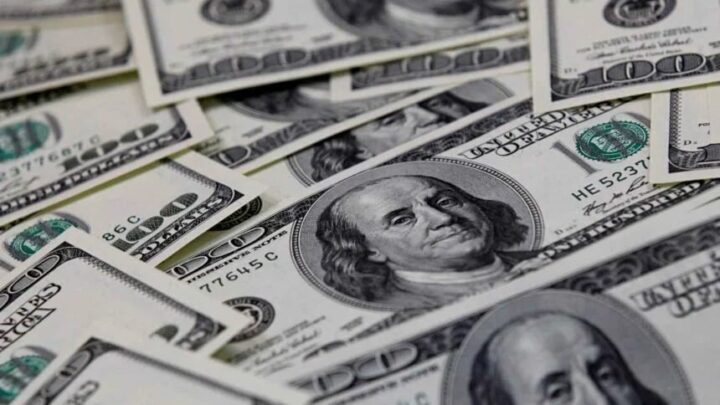 Dólar hoje: moeda fecha a R$ 5,21 em meio à cautela com eleições