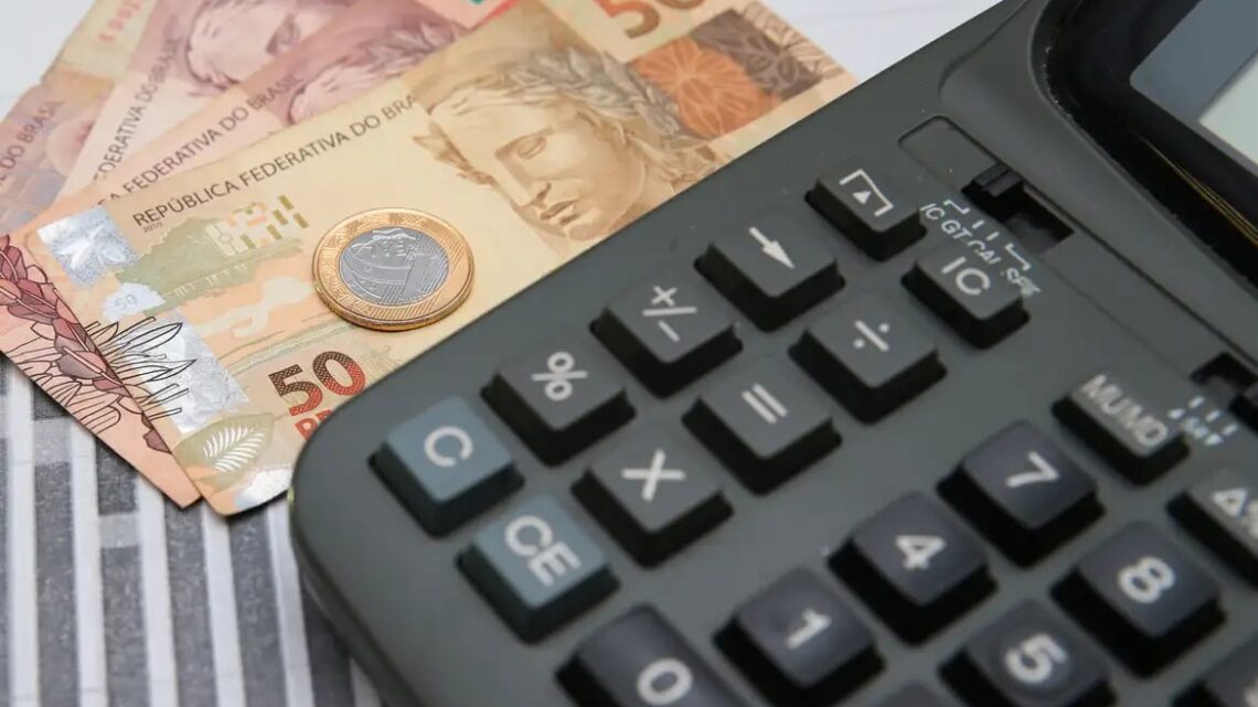 Pisos salariais nos municípios: se aprovadas, proposições podem impactar cofres em mais de R$ 100 bilhões por ano, diz CNM