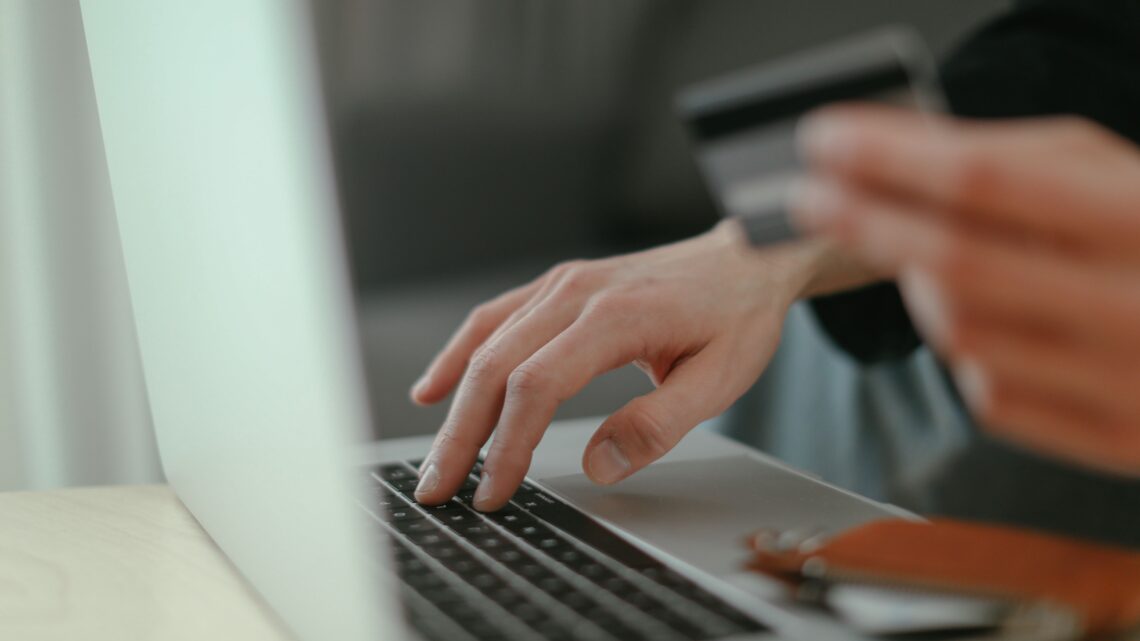 Empréstimo online exige atenção para evitar golpes