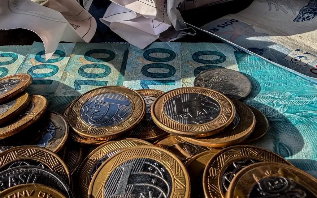 Arrecadação federal soma R$ 235,5 bilhões em agosto, impulsionada pelo setor de petróleo e gás