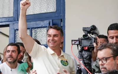 Flávio Bolsonaro mantém vantagem sobre Lula no segundo turno, aponta análise de dez pesquisas