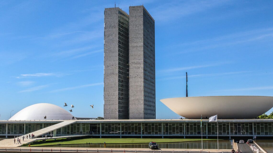 Presidente da República, governadores e deputados estaduais (SP) terão nova data de posse em 2027