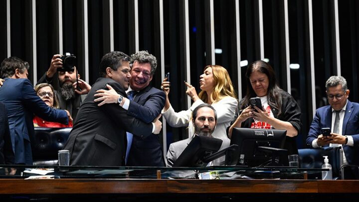 Senado aprova fim da escala 6×1   Fonte: Agência Senado