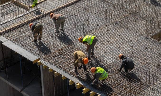 Fim da escala 6×1 impõe novo desafio à construção civil: entregar obras em menos horas sem comprometer prazos e custos