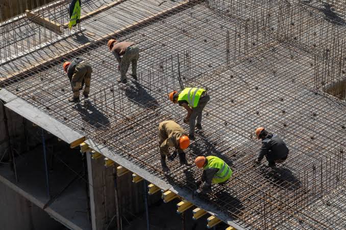 Fim da escala 6×1 impõe novo desafio à construção civil: entregar obras em menos horas sem comprometer prazos e custos